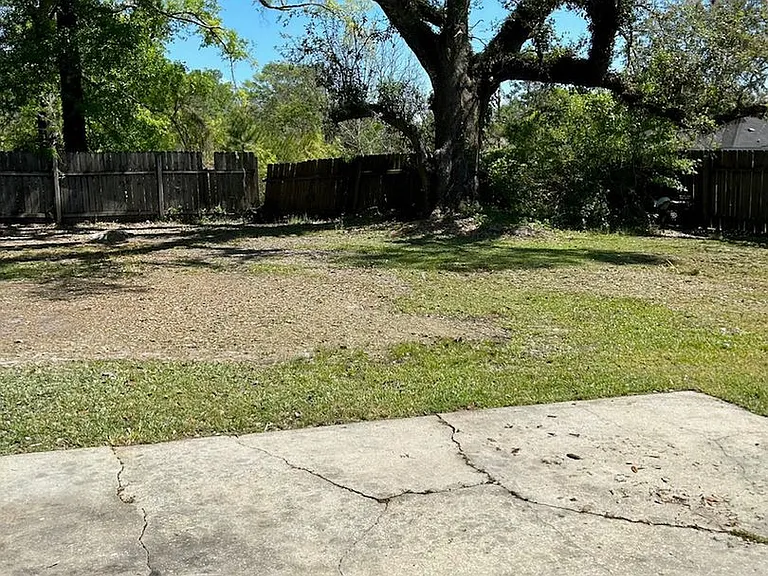 1305 Natchez St — Photo 8