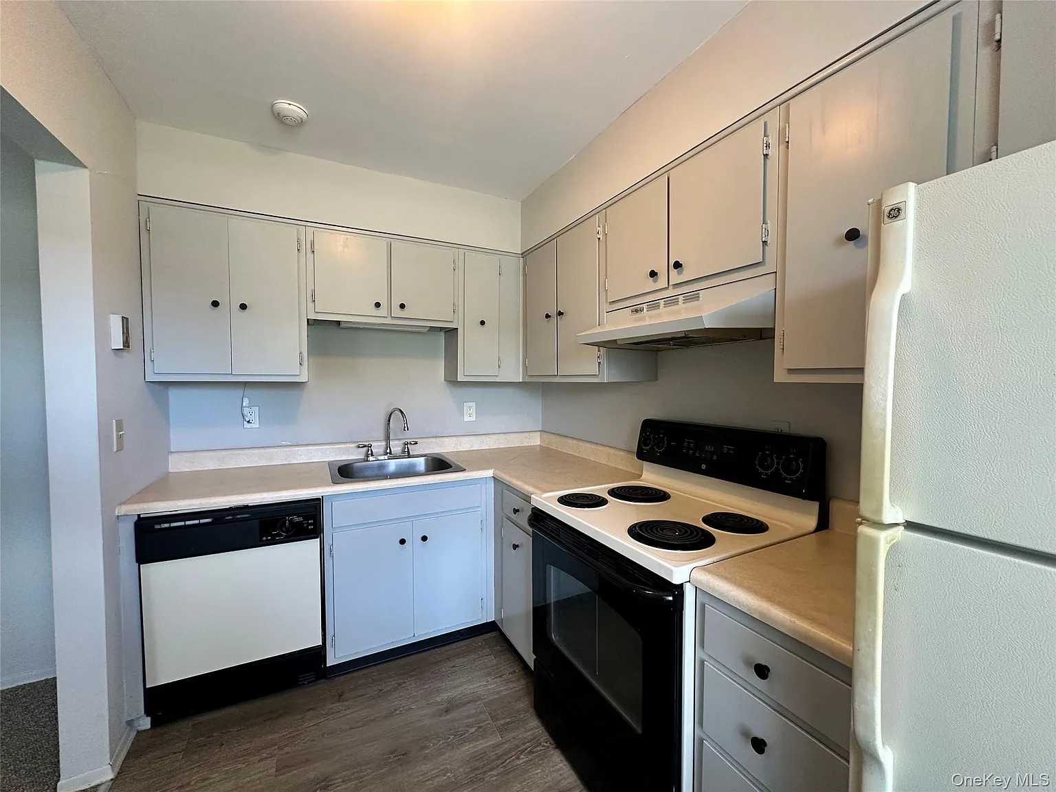1 bed, 1.0 bath, 800 sqft, $2,100 — Photo 3