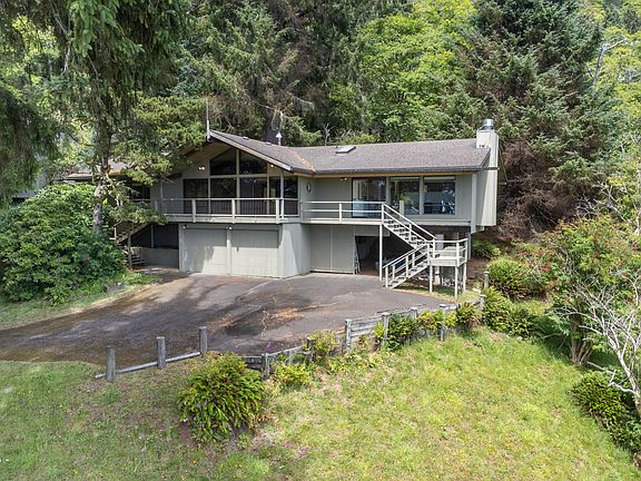 2nd image of 2815 E Slope Rd