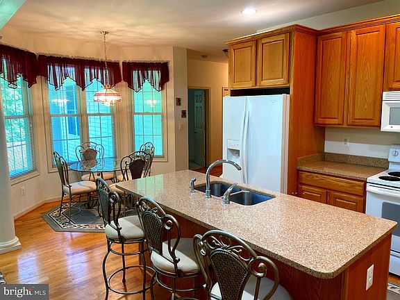 5th image of 102 Amanda Ln