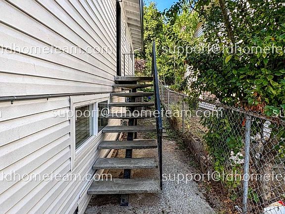 2nd image of 405 Maple Ave NW