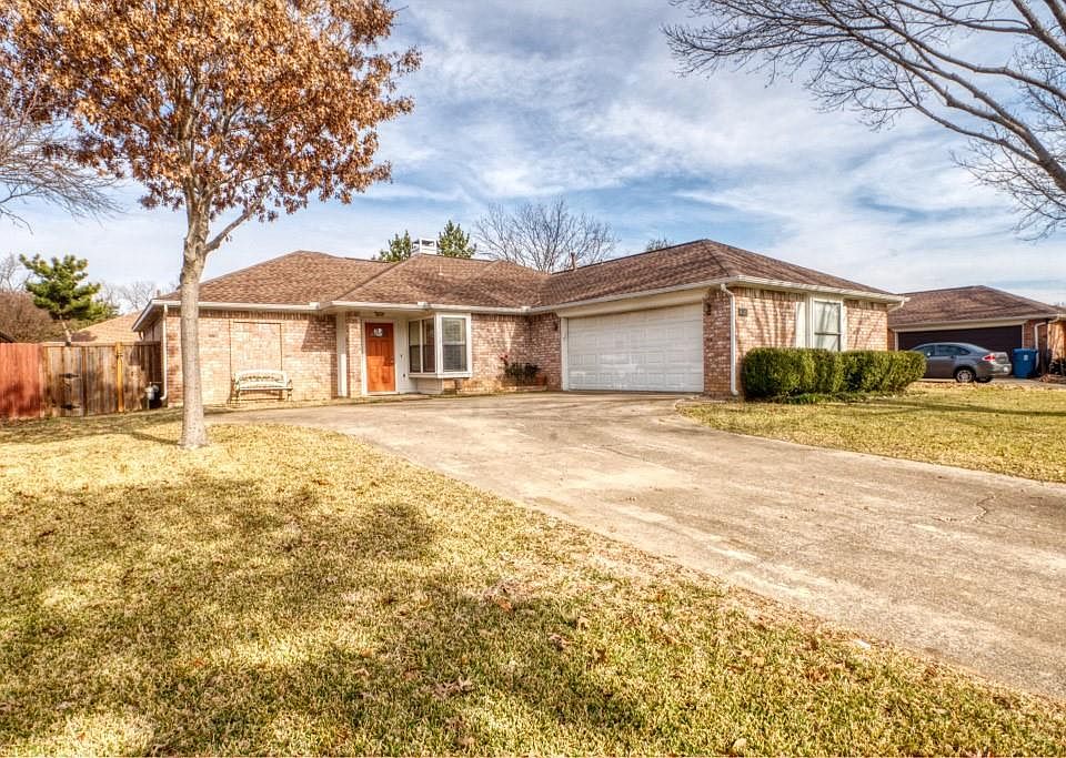 1st image of 2224 Woodview Dr