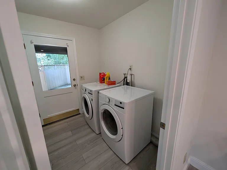 4059 Crest Rd — Photo 19