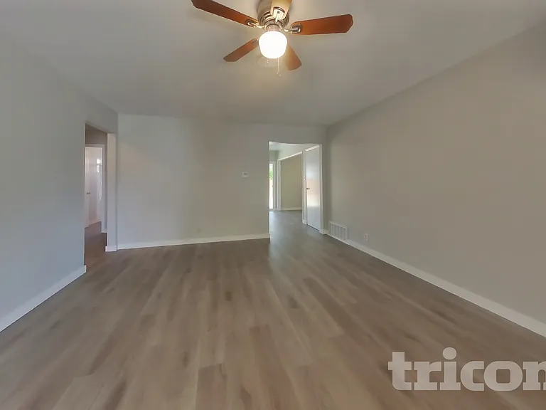 240 Benjamin Ave — Photo 2