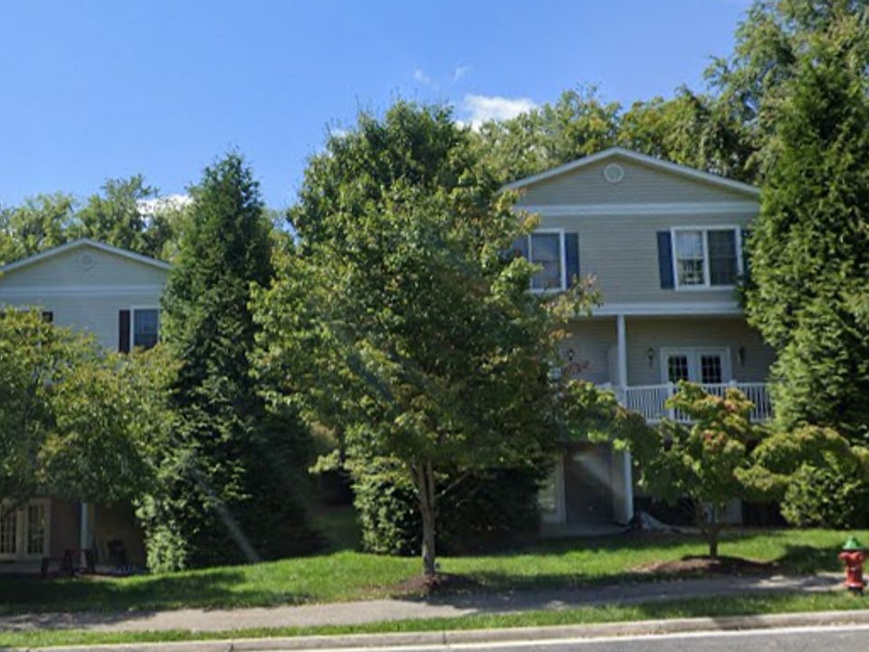 2nd image of 202 Heights Ln