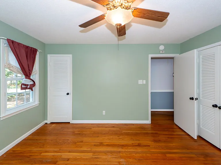 109 Runnymede Ln — Photo 24