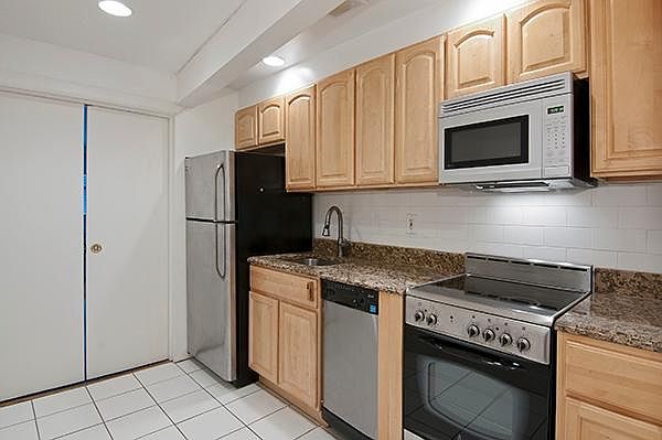1st image of 263 W 138th St #G