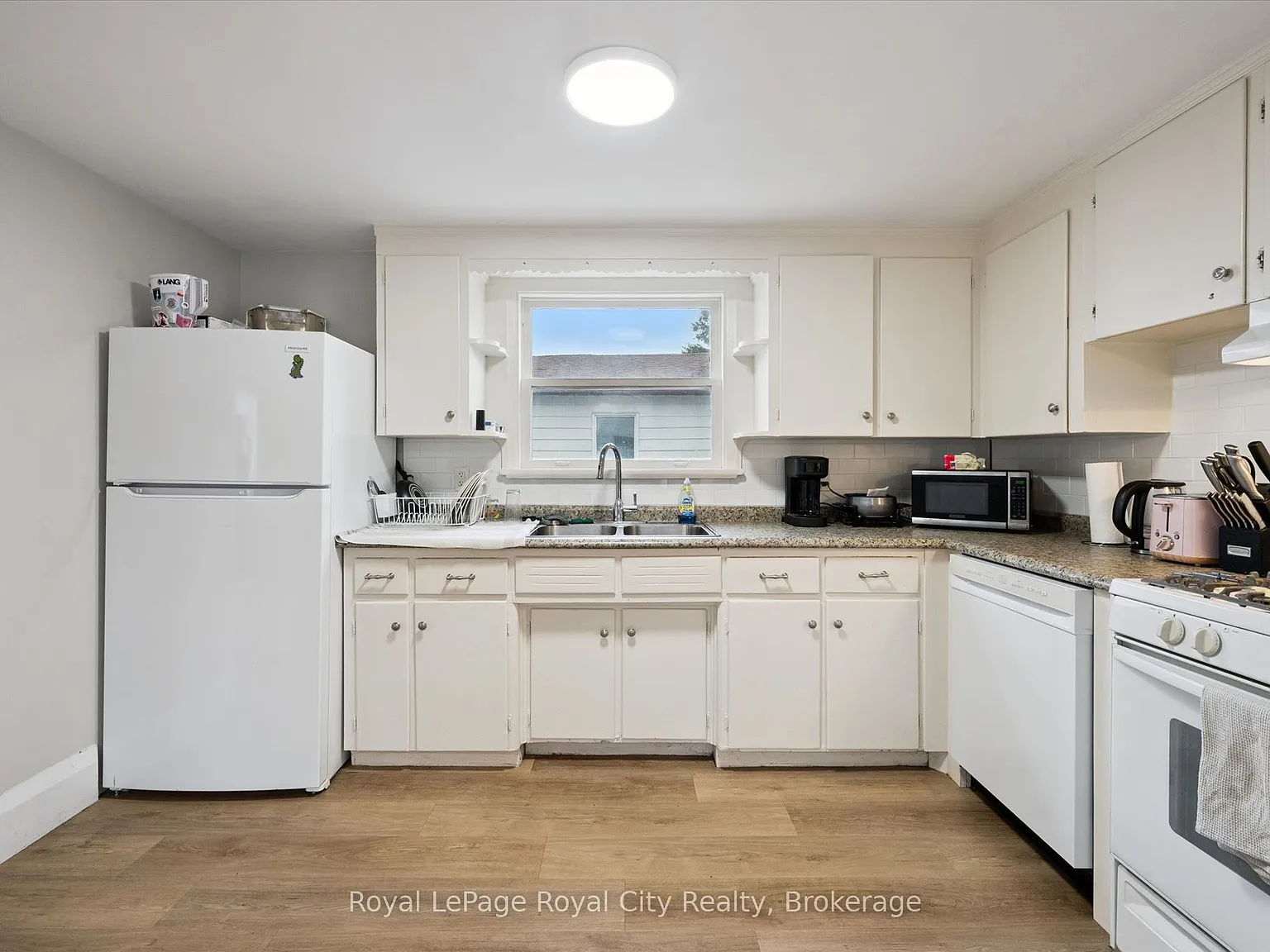 4 bed, $3,200 — Photo 4