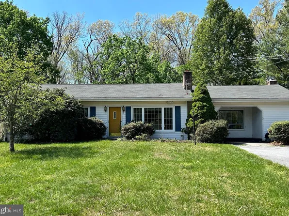 811 Conservation Dr, Hedgesville, WV 25427