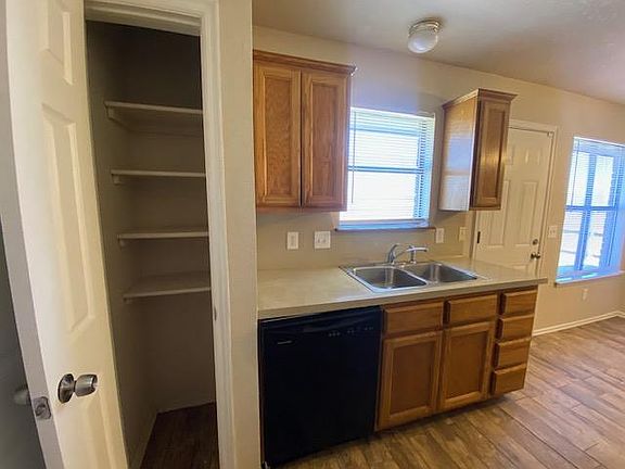 5th image of 713 NE 18th St