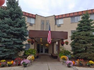 2900 Lincoln Ave APT 114, Riverside, IL 60546