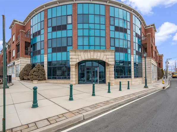 130 Post Avenue #211, Westbury, NY 11590
