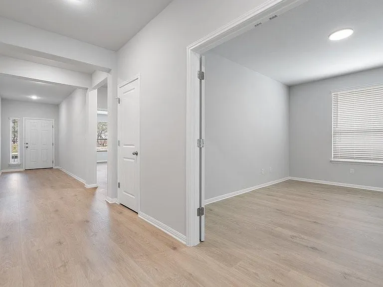 132 Condesa St — Photo 5