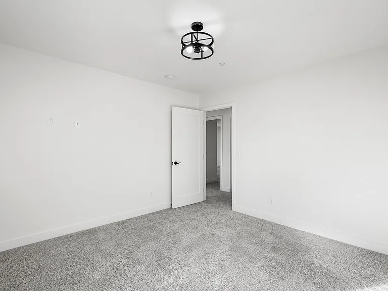 915 E Central Ave — Photo 10