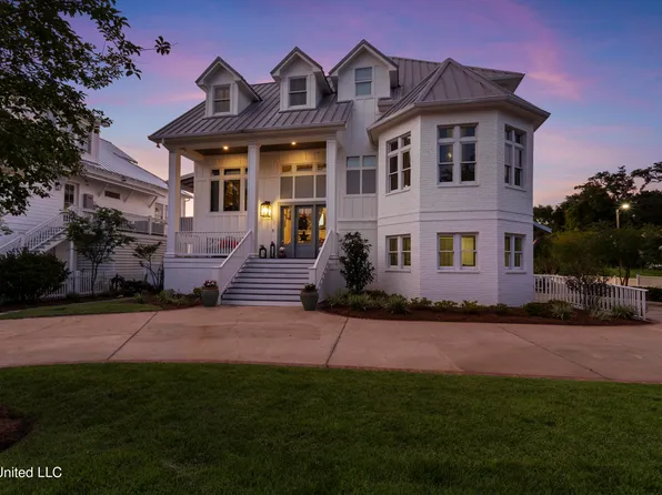109 Iberville Landing Dr, Ocean Springs, MS 39564