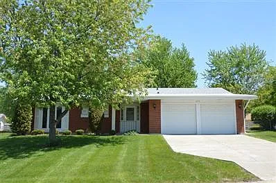 2S225 Hampton Ln photo 1