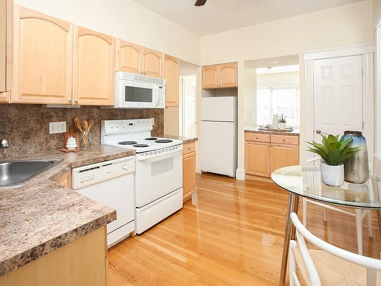 21 Aberdeen St #5 — Photo 8