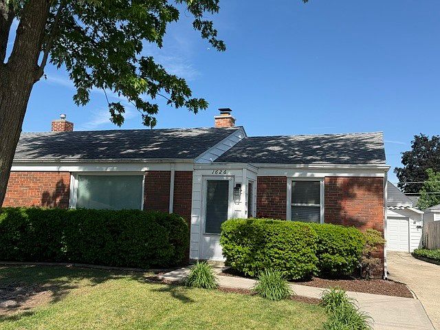 1st image of 1626 N Prairie Ave #1626