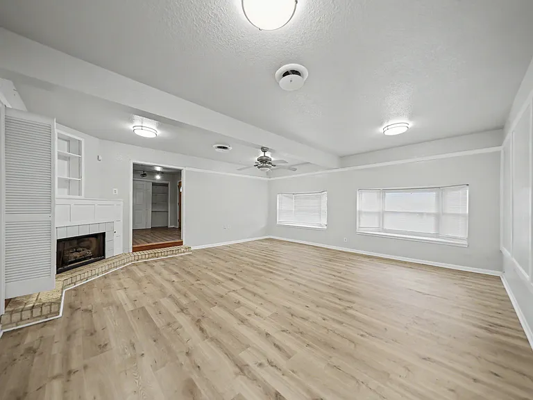 307 Oak St — Photo 10