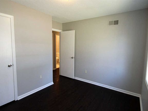 5th image of 5025 Southington Ave