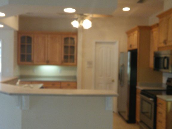 4th image of 1054 W Seagate Dr