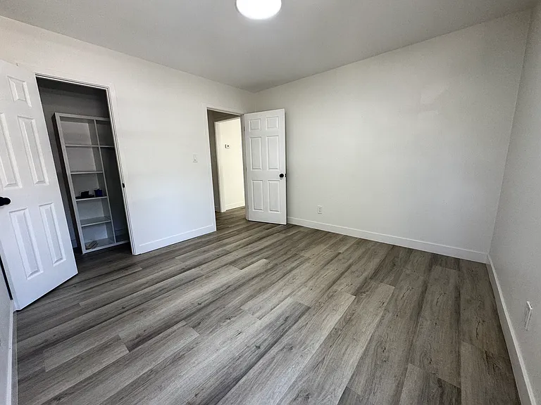 610 E Saint James St — Photo 12