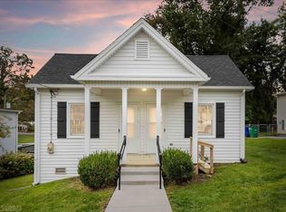 320 Montgomery St, Christiansburg, VA 24073
