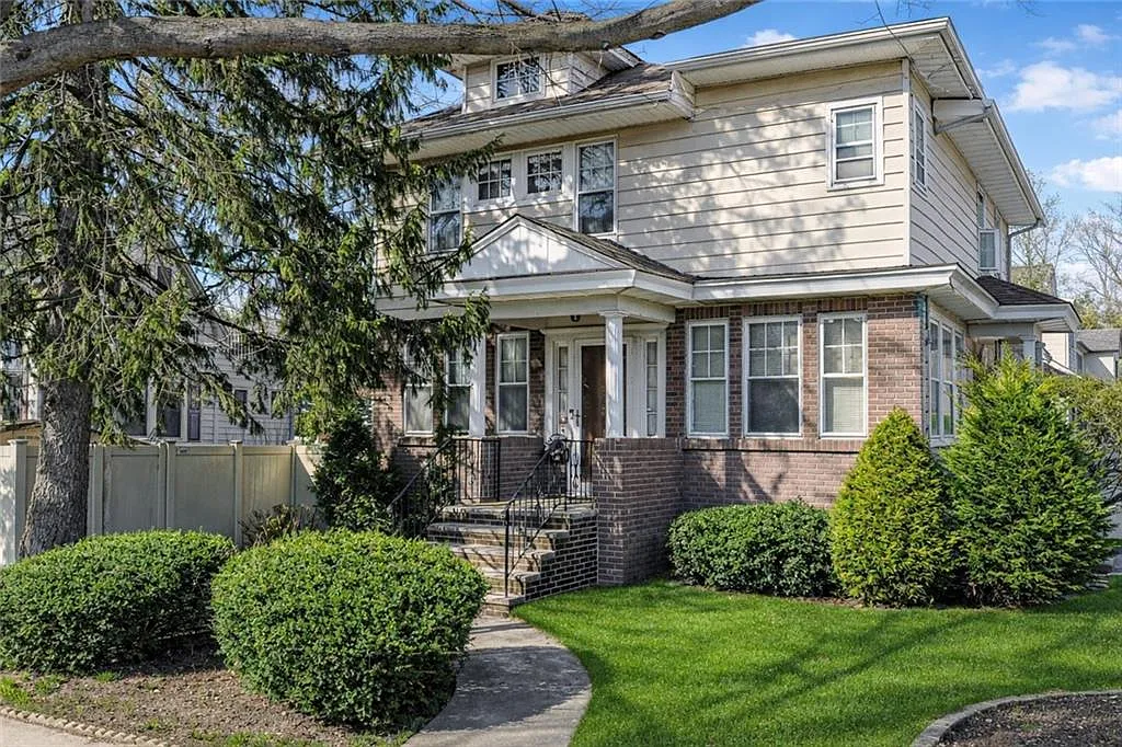 247 Guyon Ave photo 1