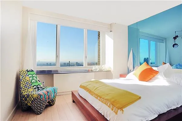 Rented by R New York | media 52