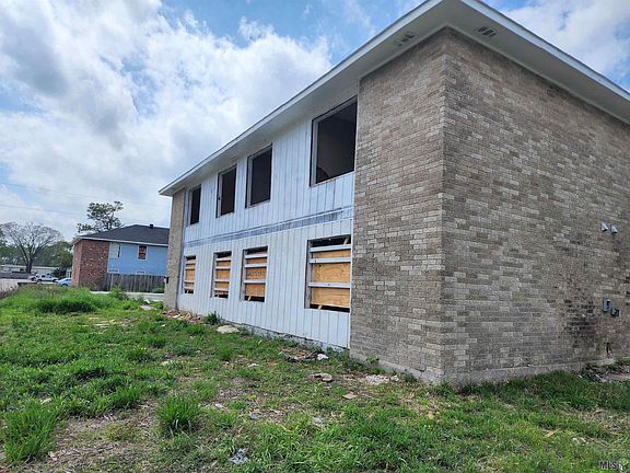 3rd image of 2150 N Sherwood Forest Dr #15-BLD