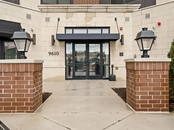 9610 N Centennial Dr #205, Munster, IN 46321