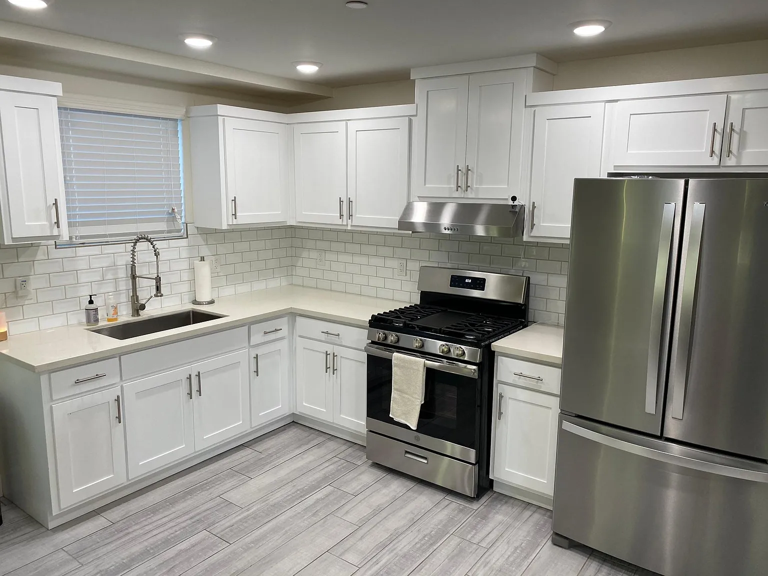 4 bed, 2200 sqft, $3,575 — Photo 4