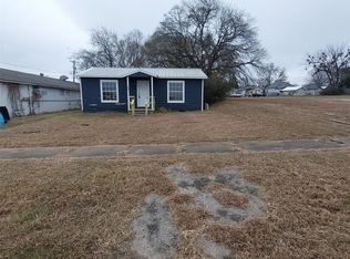 403 E Sears St, Denison, TX 75021