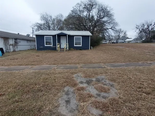403 E Sears St, Denison, TX 75021