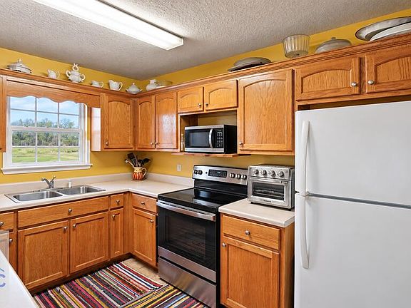 5th image of 231 Colleen Ln