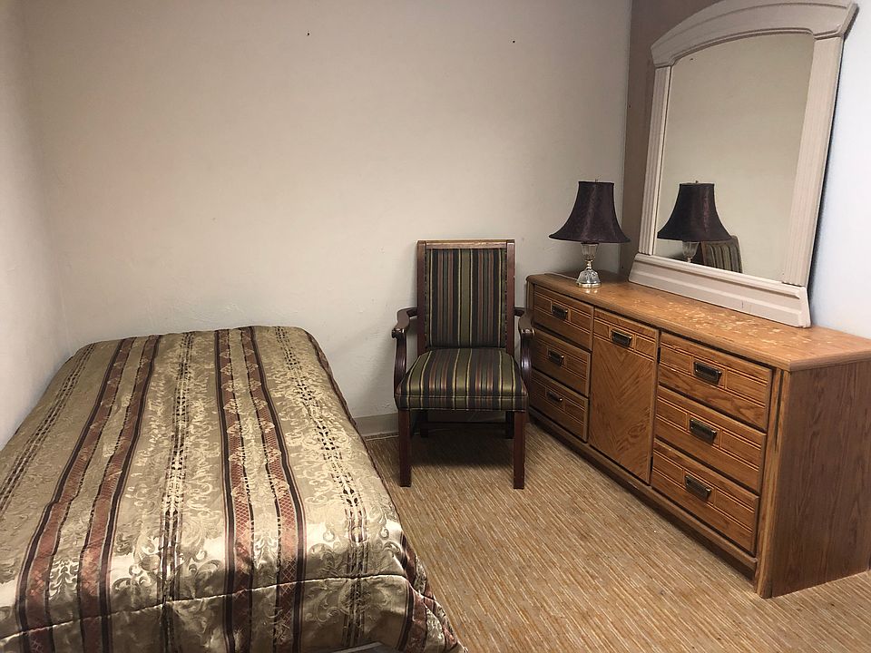 2nd image of 2080 Collier Ave