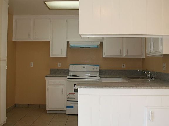 4th image of 4312 Isla Verde St APT D