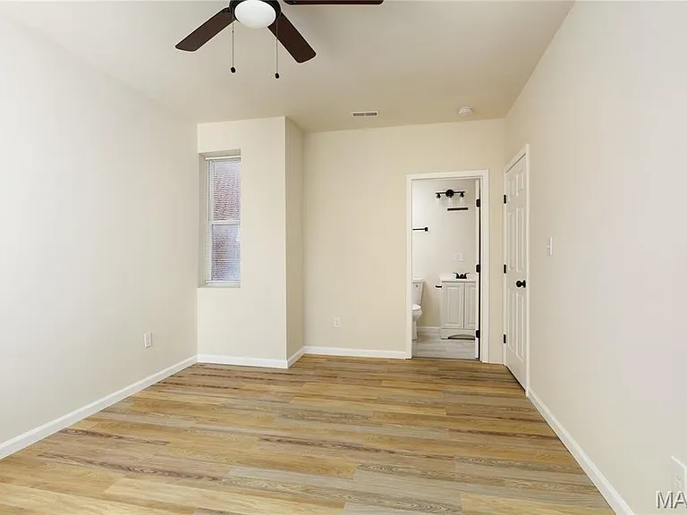 5909 Cates Ave — Photo 6