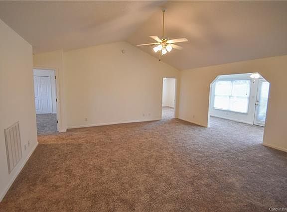 5th image of 129 Hidden Creek Dr