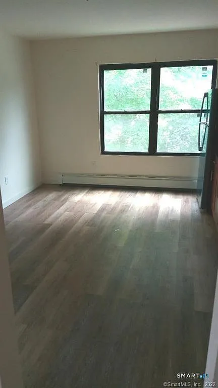 3 bed, 1.0 bath, 1308 sqft, $1,900 — Photo 4