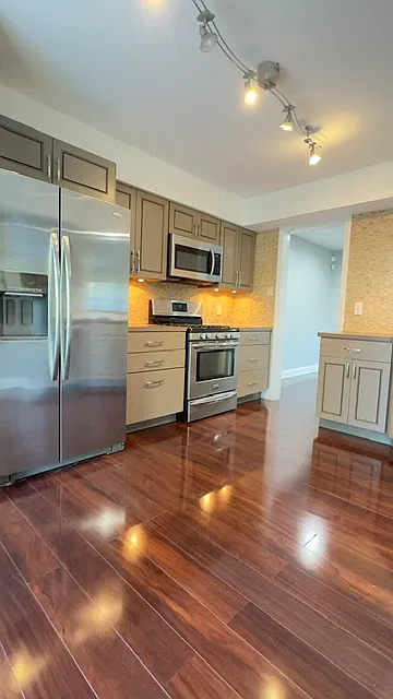 3 bed, 1734 sqft, $2,900 — Photo 3