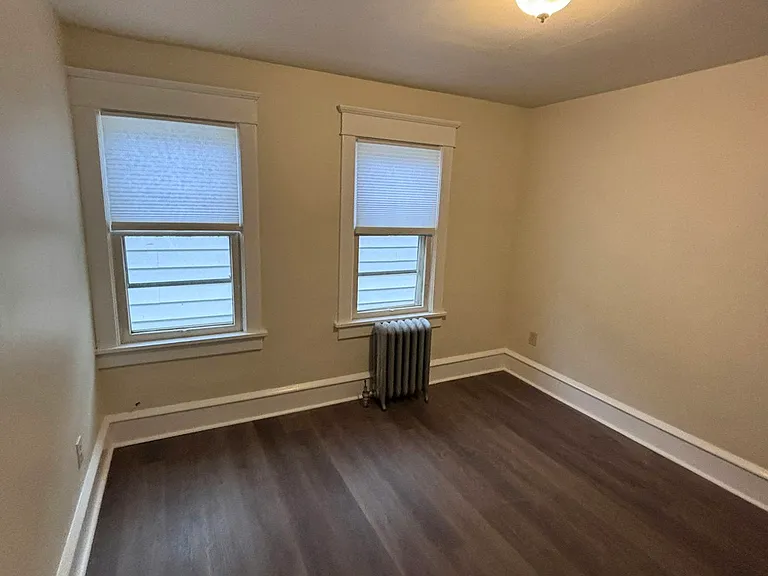365 N Maple Ave — Photo 9