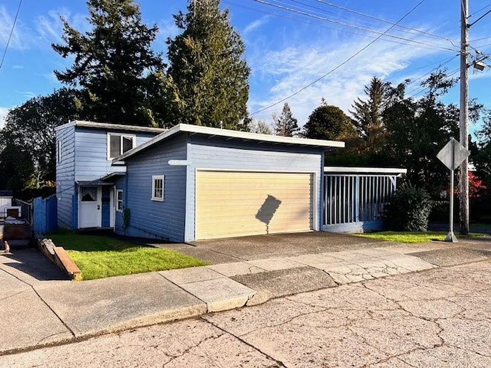 2673 & 2675 Stanton Duplex