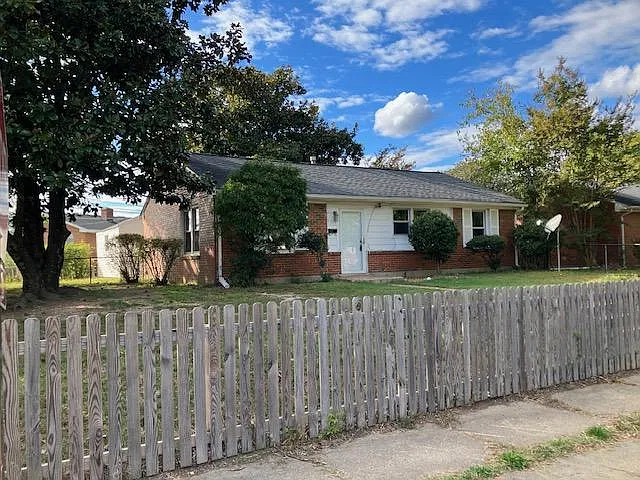 3 bed, 1007 sqft, $1,550 — Photo 2
