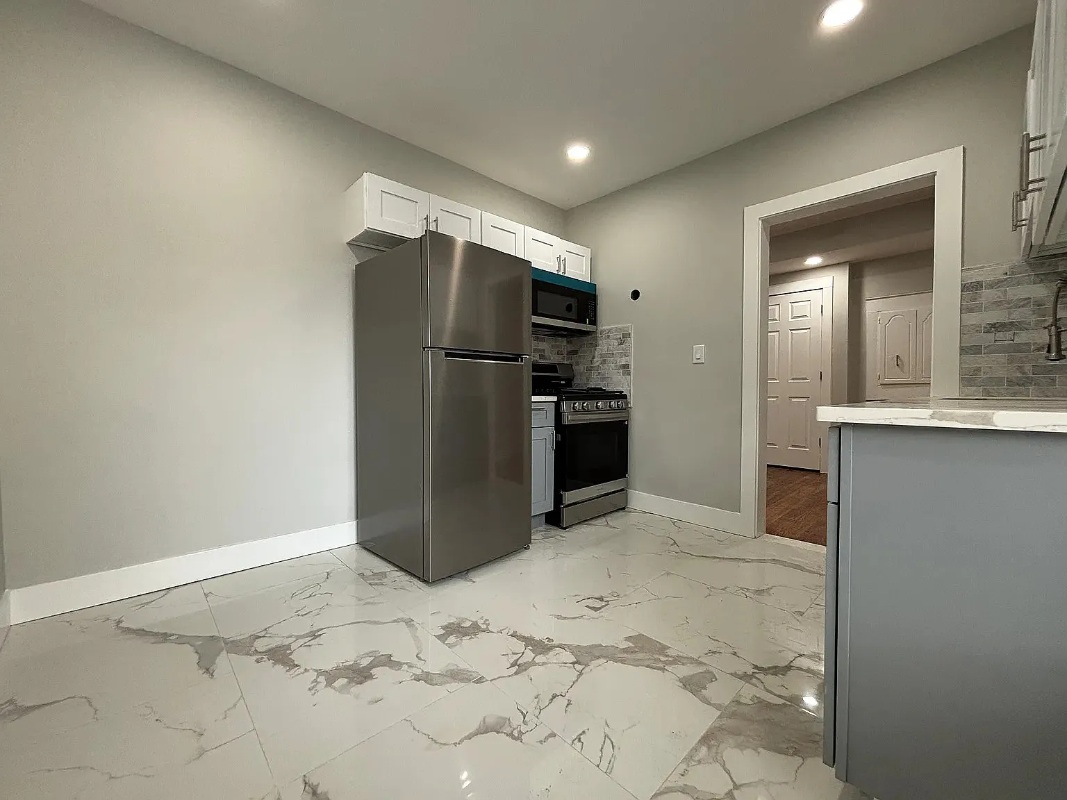 3 bed, $1,975 — Photo 2