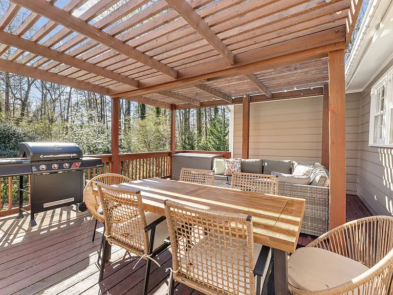 2726 Whitehurst Dr NE — Photo 19