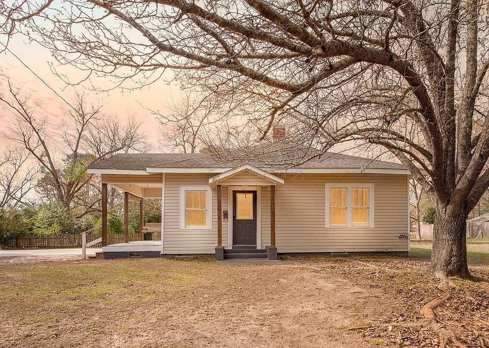 1st image of 307 1st Ave