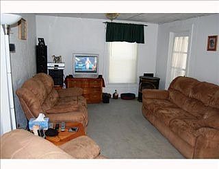 3rd image of 318 Terry Ave