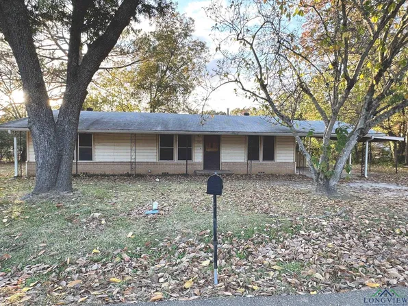 304 Hughes Ave, Daingerfield, TX 75638