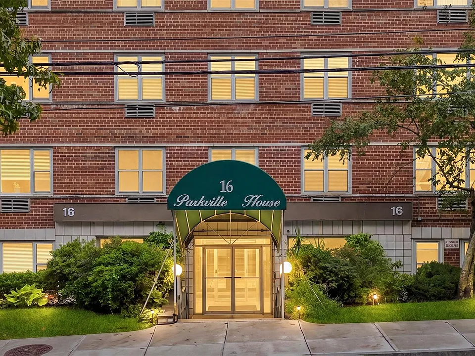 16 Lake St #7J